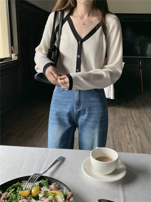 Original price 130.72! 【T.G】Korean style fashion contrast color edge casual knitted cardigan (including 33% wool) A18000# CLS