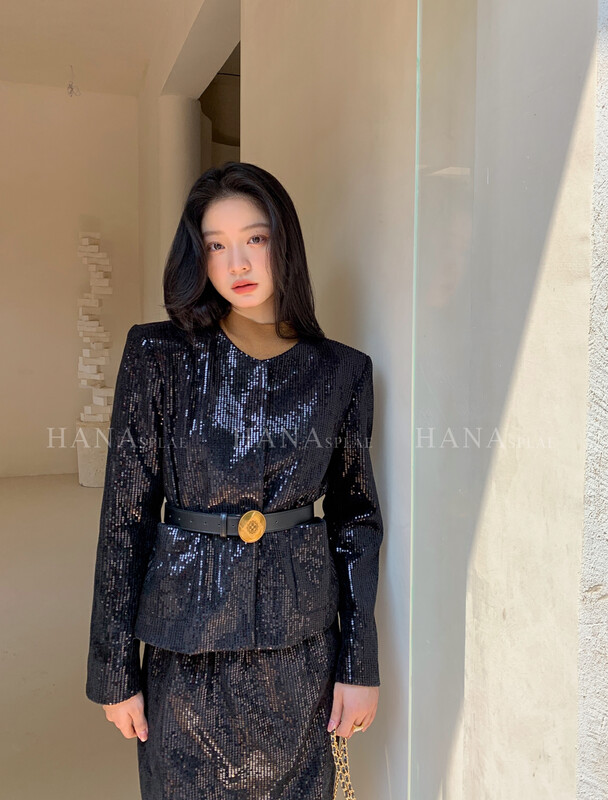 [HANNA Hanna] Sequins simple commuter short coat round neck long sleeve temperament waist waist top short coat (with belt) H10610