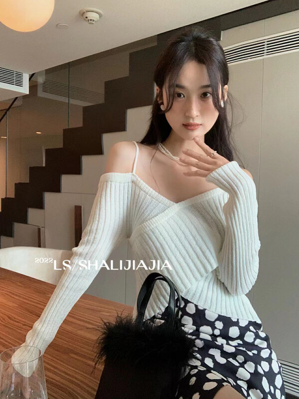 原價88.99! 【LS】v領露肩交叉針織小衫6279