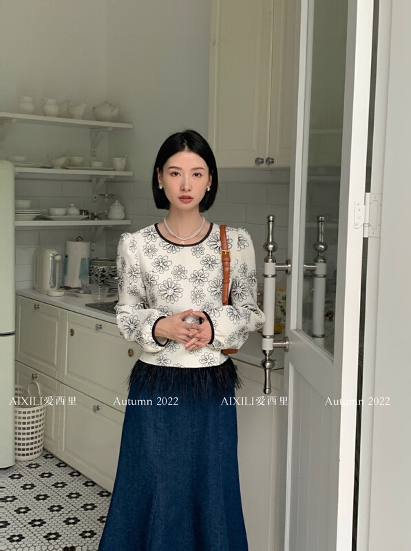 [AIXILI Aixili] Round neck wrap pattern design style small shirt small shirt is thin 7210