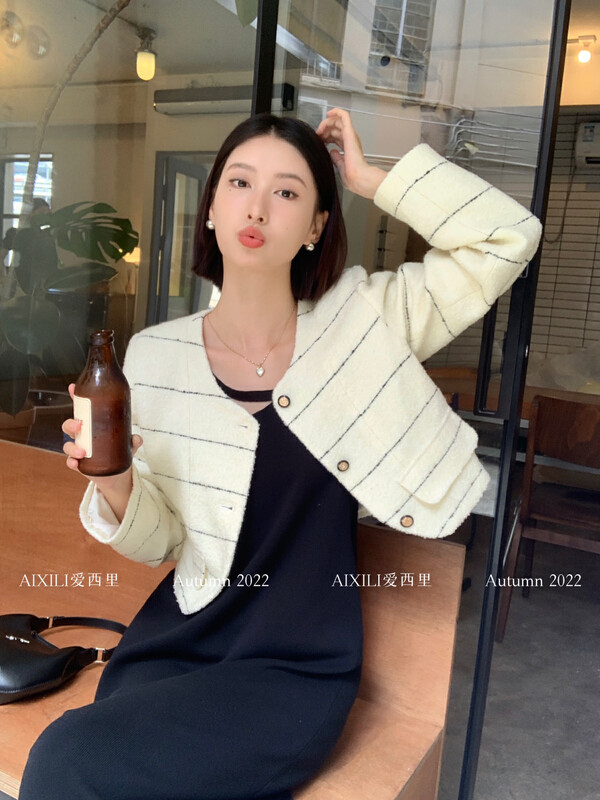 [AIXILI Aixili] Striped temperament short small coat short coat is thin 7331