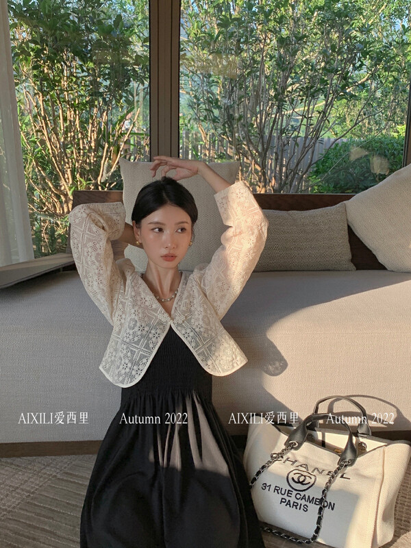 [AIXILI Aixili] A button lace shirt shirt on the chest is thin 7121