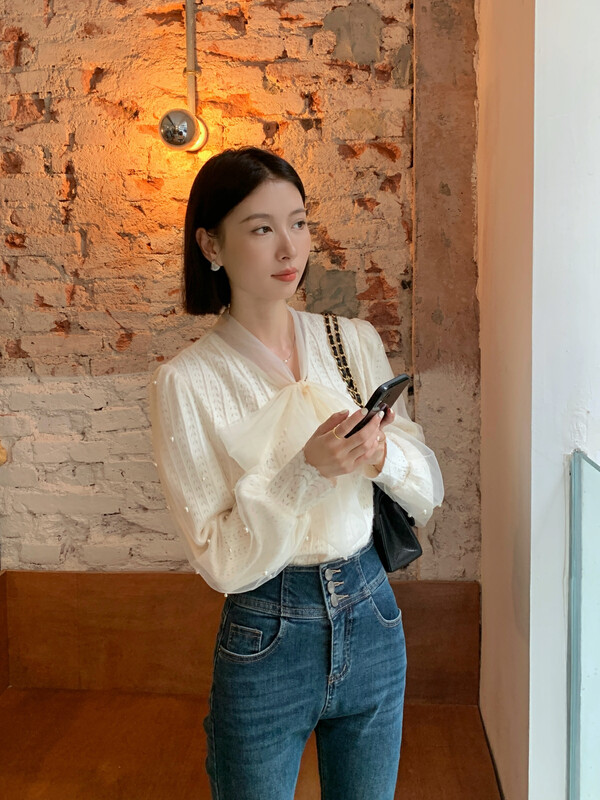 [AIXILI Aisili] Bow neckline design with tie shows thin all-match pullover small shirt small shirt lace 7597
