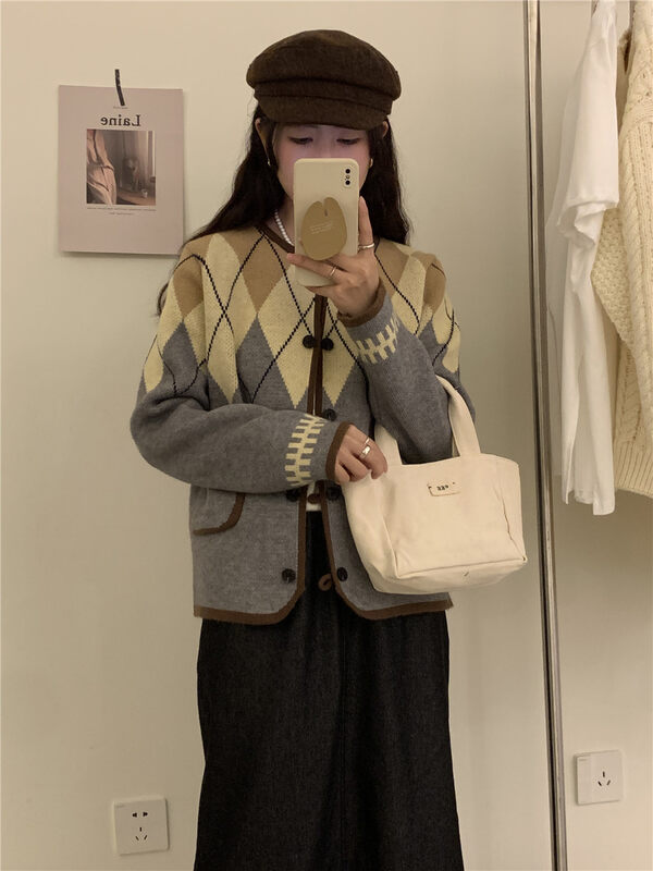 New in winter! [ARE YOU] plaid single-breasted color-blocking comfortable warm sweater 556# L