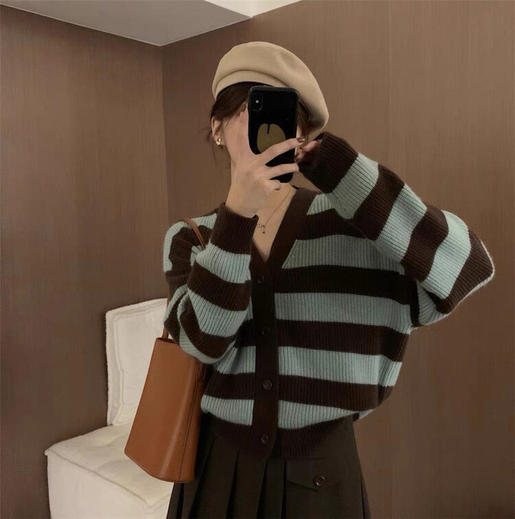 New in winter!【ARE YOU】V-neck single-breasted striped comfortable warm sweater 328# L