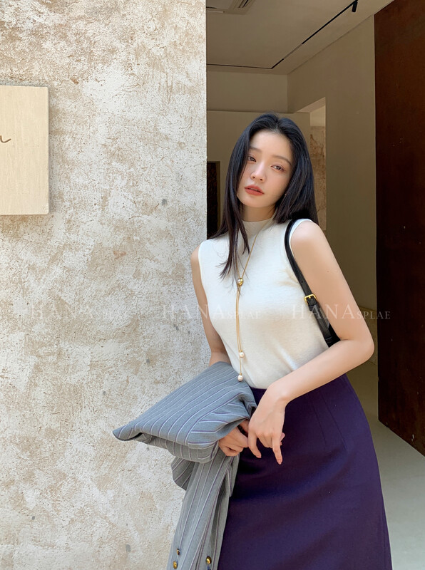 [HANNA Hanna] Elegant and intellectual sleeveless sweater women's simple pullover all-match sweater sweater H10625