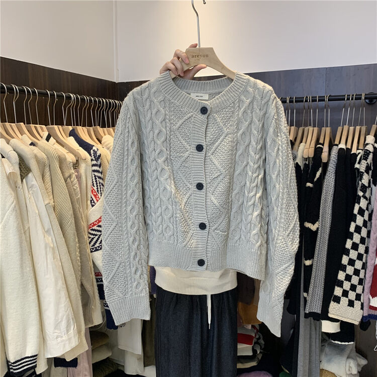 New in winter!【ARE YOU】Round Neck Single Breasted Solid Color Warm Sweater 385# L