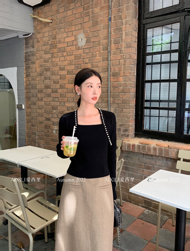 [AIXILI Aixili] Square neck pearl edge design slimming all-match knitted sweater knitted sweater solid color 7507