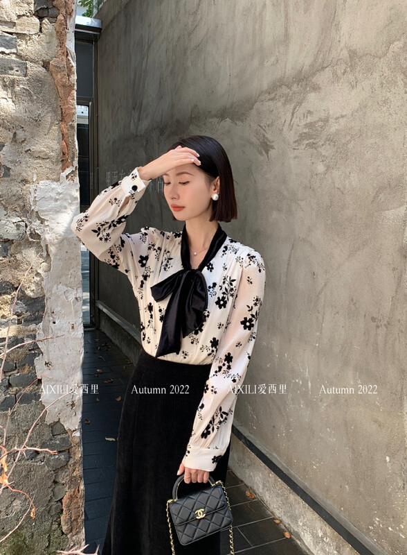 [AIXILI Aixili] neckline bow design tie is thin and small shirt small shirt flower 7588