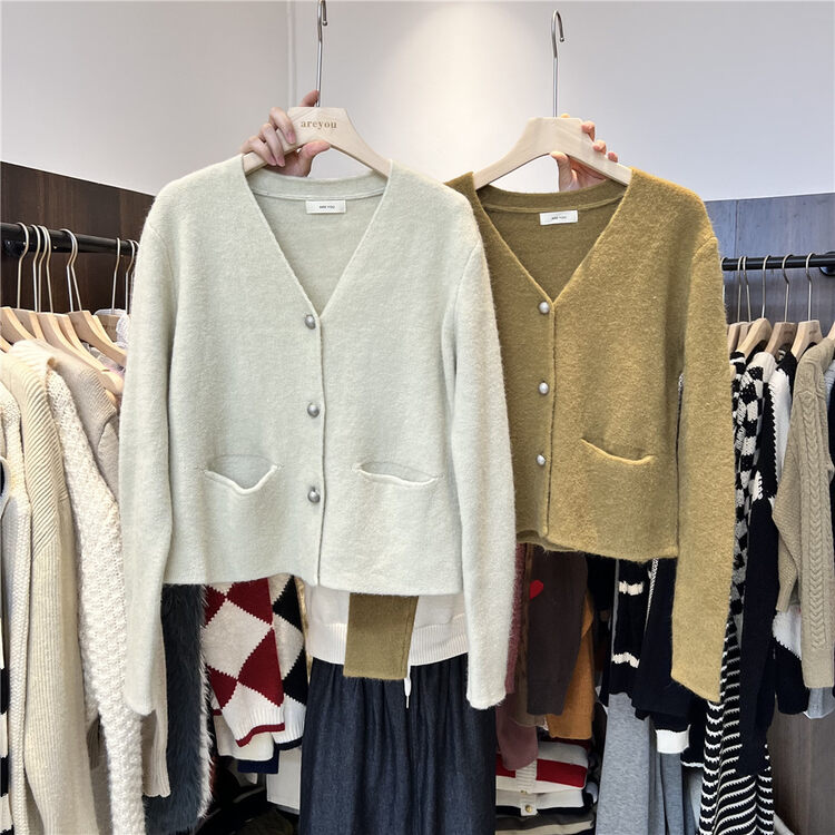 New in winter!【ARE YOU】V-neck single-breasted solid color comfortable warm sweater 380# L
