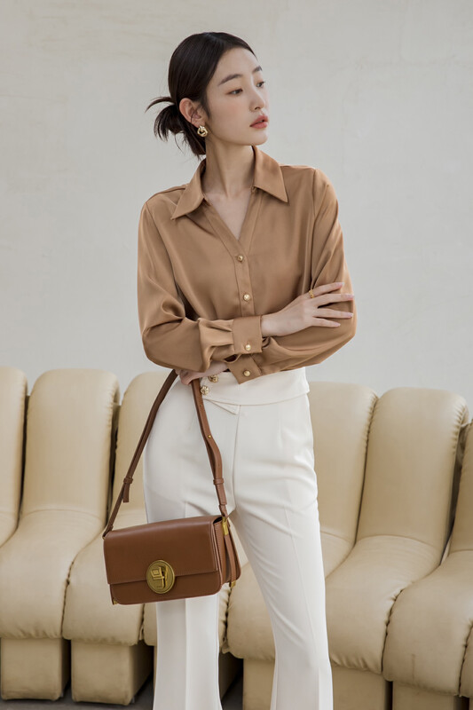 Autumn is new! [Fan] Satin simple and versatile V-neck design shirt 80185# JHY