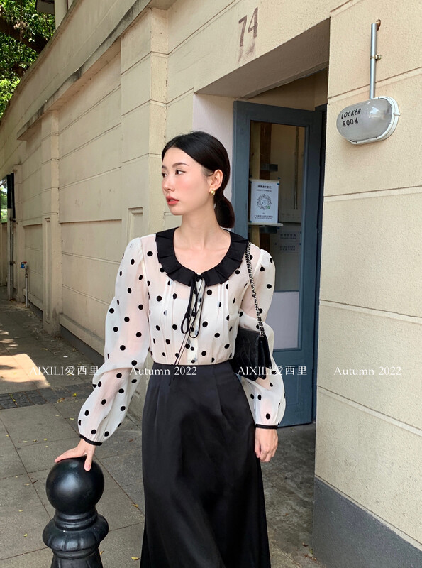 [AIXILI Aixili] Round neck tie design on the chest is thin and small shirt shirt polka dot 7258