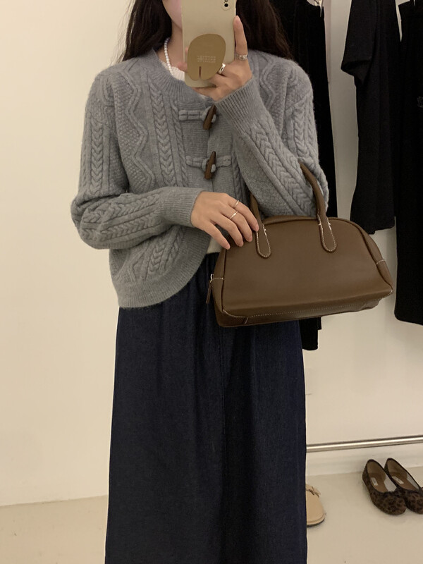 New in winter! [ARE YOU] horn buckle comfortable all-match thin and warm sweater 383# L