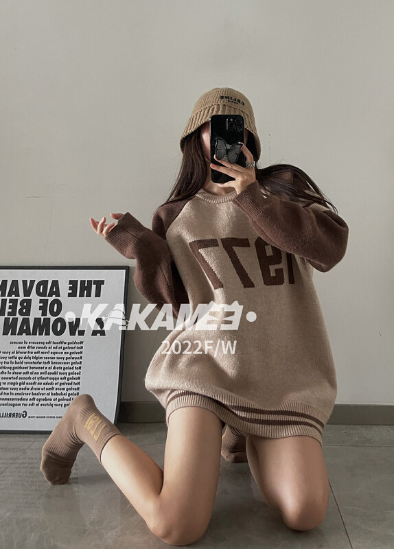 [KAKAMEE] American-style contrast color raglan sleeves round neck sweater (with socks) loose and casual all-match thin 1913
