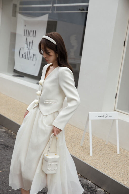 Autumn is new! [MI2 (N: AA)] V-neck flower button short jacket + slimming loose skirt suit A3466# JJ