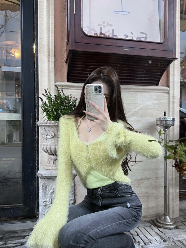 New in autumn! [Yi Kaoru] Pure desire multi-color bell-sleeved front short back long knitted cardigan 0172# HYY