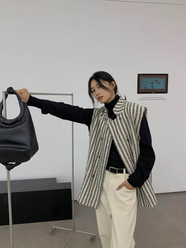 【NEIHE】Frayed Textured Striped Shaggy Vest Vest 6226# JHY