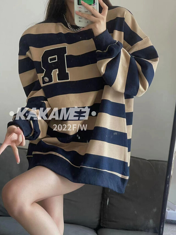 Original price 84.60! [KAKAMEE] Three-dimensional R towel embroidered Zhangzai Korean striped large version sweater sweater 5233