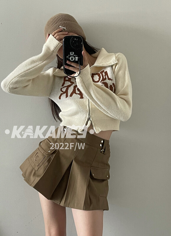 [KAKAMEE] Double zipper American retro letter hole heavy industry short sweater sweater is thin and covers meat N1837