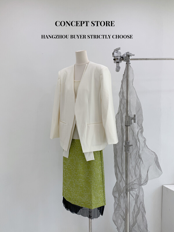 Autumn models are new! [Concept Store - Object Reverse] Temperament and generous V-neck suit KM-030# CHO