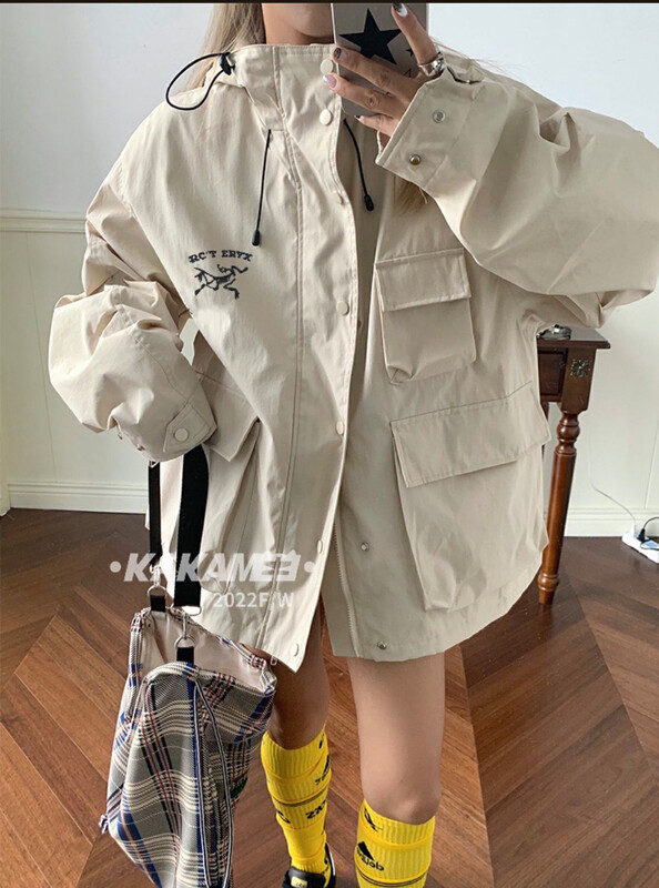 [KAKAMEE] Autumn new American embroidered three-dimensional pocket hooded windbreaker windbreaker loose casual large version for couples wear S797