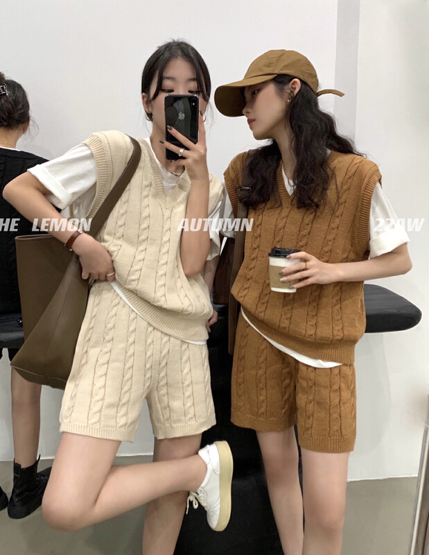 Original price 73.32! [Lemon green tea] Twist soft waxy sleeveless vest shorts suit with high waist and slimming 00-209
