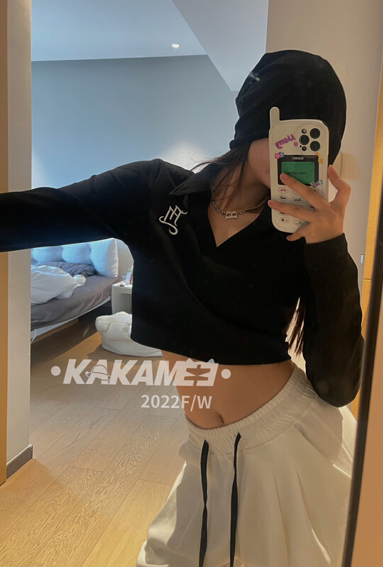 Original price 62.04! [KAKAMEE] Autumn new American minimalist style embroidered letter V-neck POLO shirt short long-sleeved top S732
