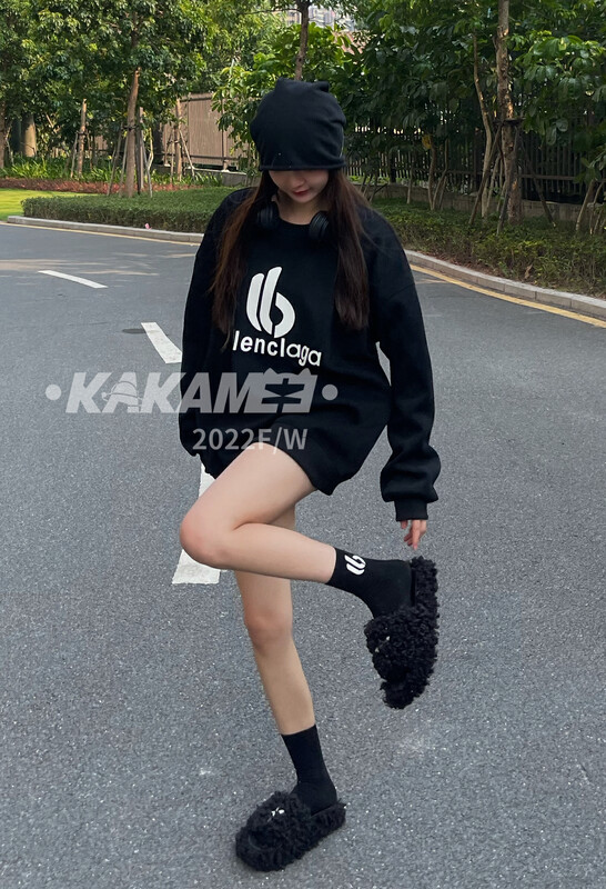 【KAKAMEE】Three-dimensional letter round neck fleece sweater sweater (with socks) (loose, casual and versatile) 8019# CQW