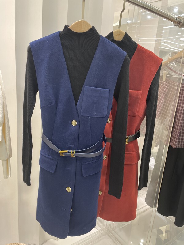 New for winter!  【MI2(N:AA)】Xiaoxiangfeng V-neck single-breasted sleeveless dress + inner simple bottoming top suit (with belt) B6511# JJ