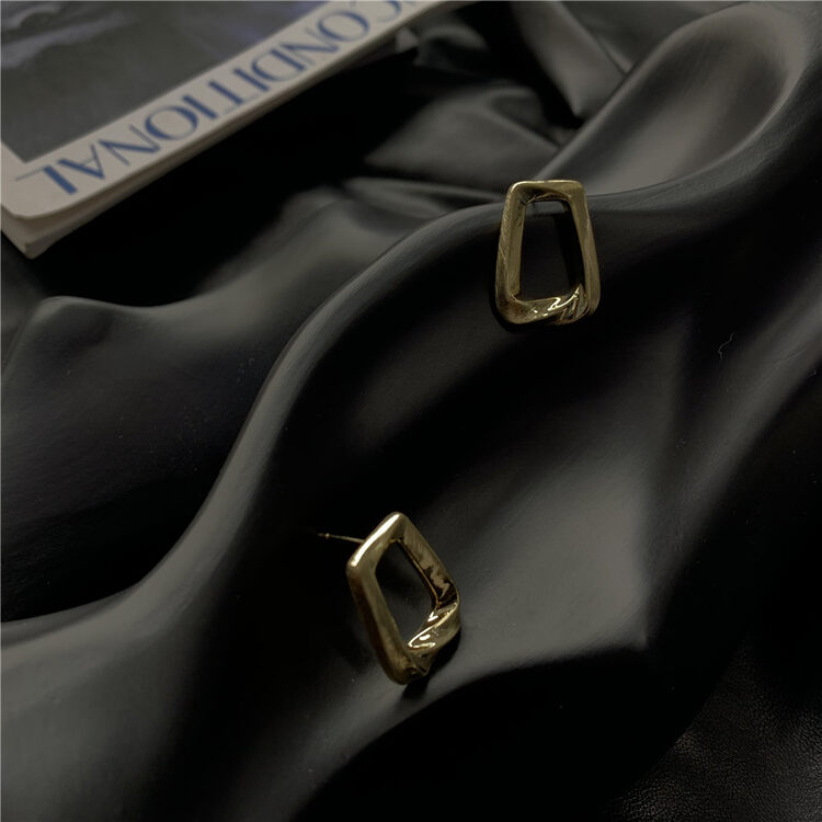 [Concept Store - Object Reverse] Irregular Alloy Simple Atmospheric Earrings (with Box Random) WE-G44293INOZ# CHO