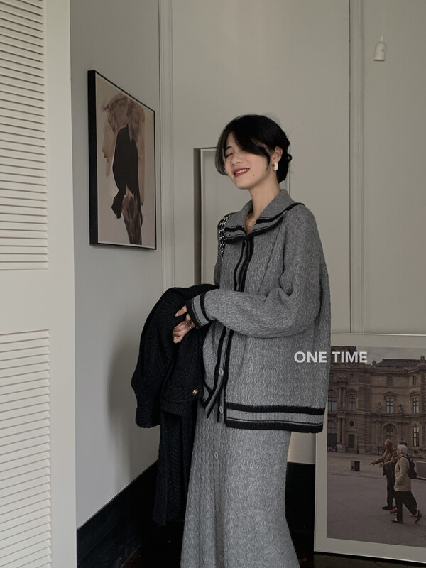 New in winter!【ONE TIME】Xiaoxiangfeng contrast color twist knitted cardigan + breasted skirt suit XW5377# JHY