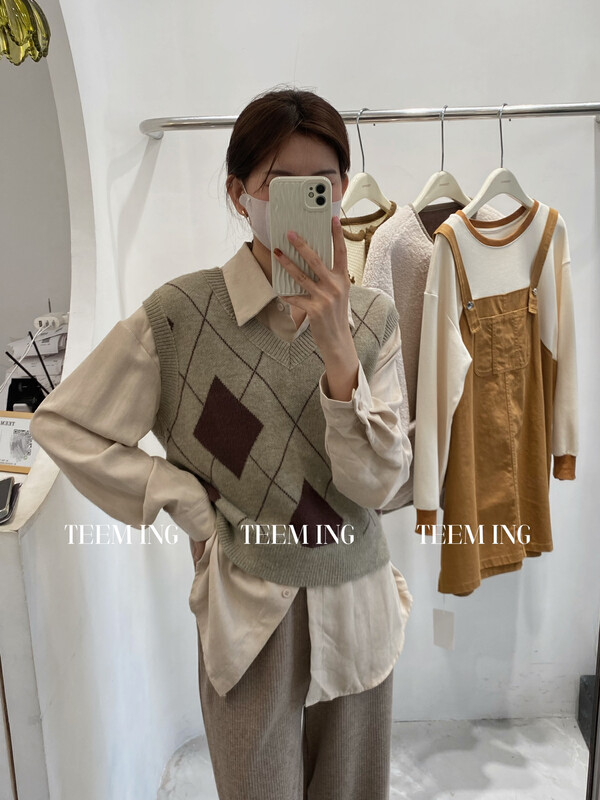【TEEM ING】Korean Corduroy Shirt + Diamond Sweater Vest Set 22T661# HJY