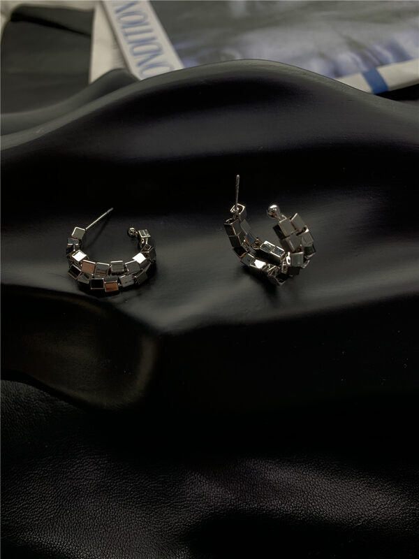 【Concept Store - Object Reverse】Semi-circular cool style earrings (with random box) WE-G46834K0Z# CHO