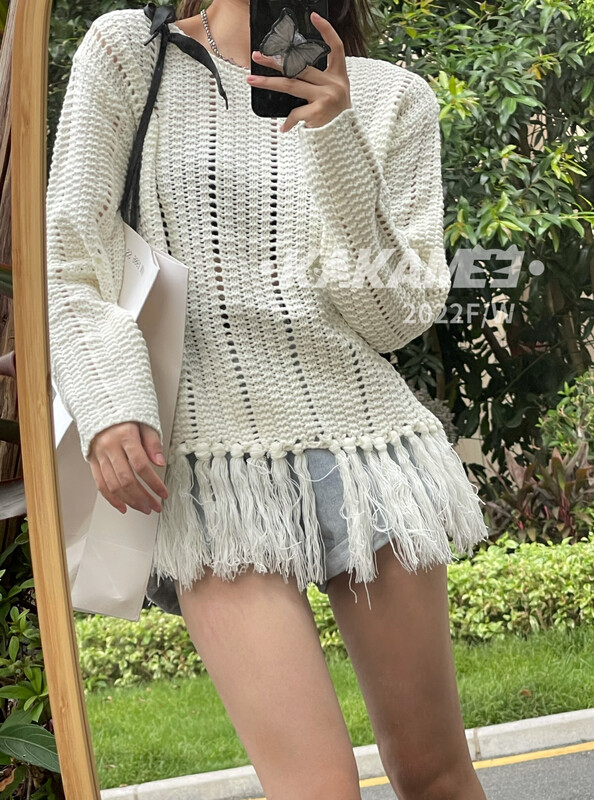 Original price 77.83! [KAKAMEE] Autumn new French retro niche design fringed hem hollow knitted sweater loose and thin all-match 1879