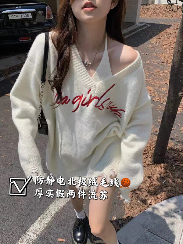 [KAKAMEE] Hot girls must have fake two-piece V-neck two-piece letter embroidered ripped-edge large sweater two-piece off-the-shoulder style N1959