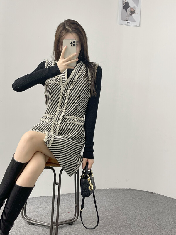 New in winter! [MI2 (N: AA)] Xiaoxiangfeng V-neck suspender skirt + simple bottoming knitted sweater suit (with waist rope) B6524# JJ