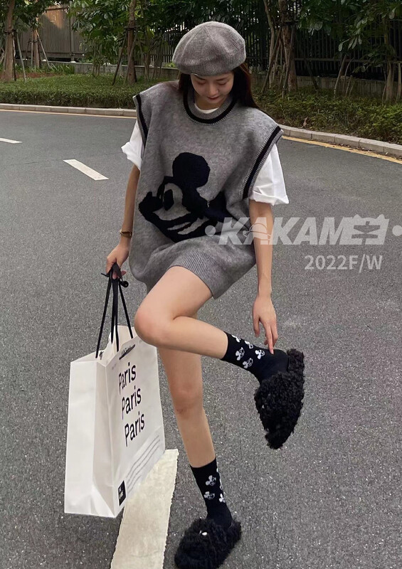 【KAKAMEE】Arctic velvet round neck contrast color cartoon three-dimensional Mickey loose vest with socks vest (with socks) 1886