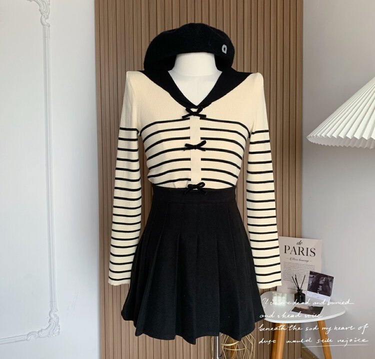 New in autumn! [Yi Kaoru] Retro-style temperament bow striped knitted sweater 0170# HYY