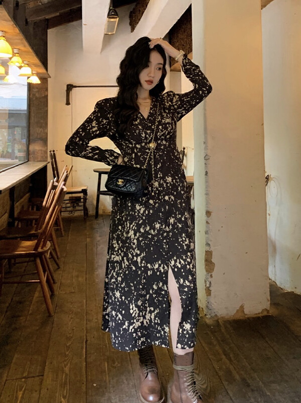 New in winter! [SAVAGE] French retro V-neck pleated design waist dress S1113# WPL