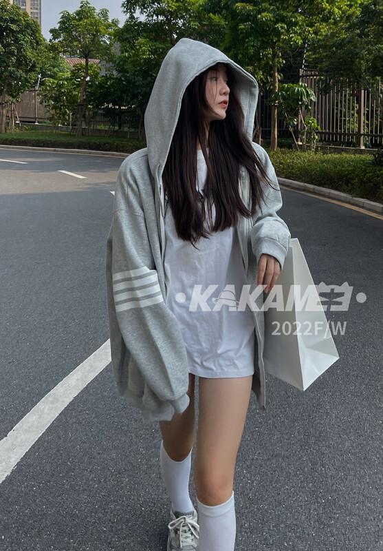 【KAKAMEE】Fall new classic three-bar hooded zipper sweater cardigan short jacket (plus velvet thick and loose all-match) S805# CQW