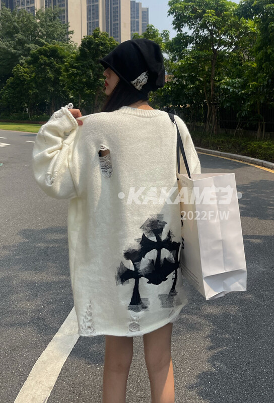 [KAKAMEE] Autumn new high street style heavy industry embroidery craft cross round neck sweater hole design loose casual and thin 1890