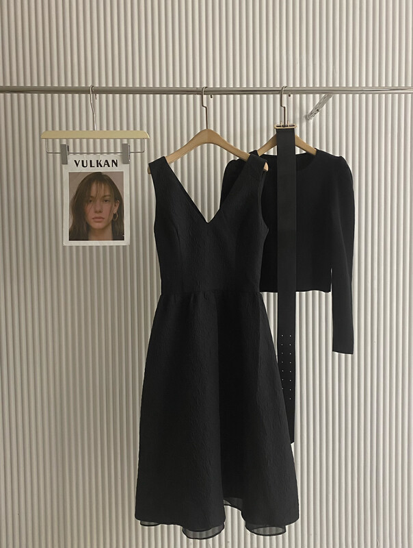 Autumn is new! [MI2 (N: AA)] Little Feminine Dress + Versatile V-Neck Top Suit (with Belt) E9483# JJ