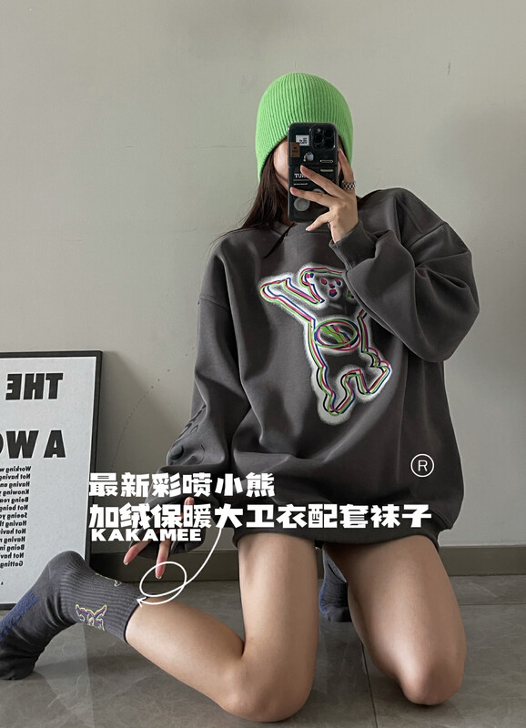 [KAKAMEE] 2022 new trendy brand cartoon bear print round neck fleece sweater (with socks) loose and casual all-match slimming 8030