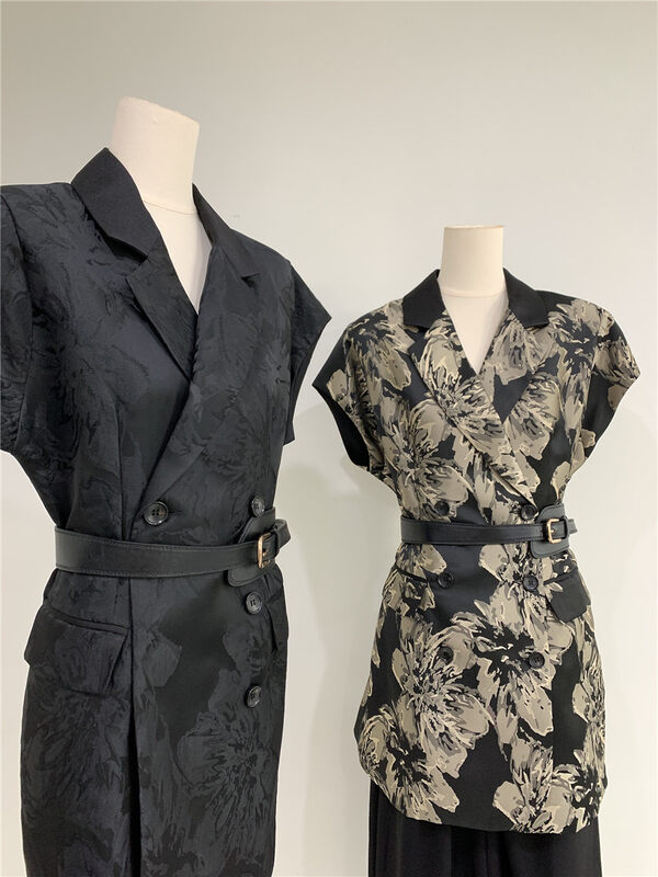 Autumn is new! [Concept Store - Object Reverse] Big-name minimalist temperament double-breasted printed vest (with belt) YNL-910# CHO