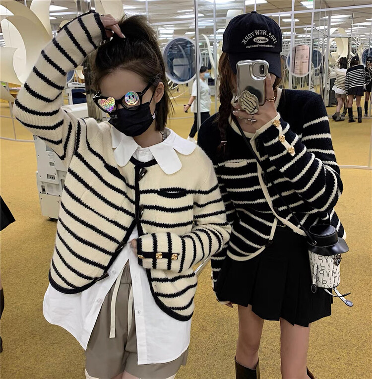 [Blue Show] Contrast stripe horn button design knitted cardigan 7803# LSW