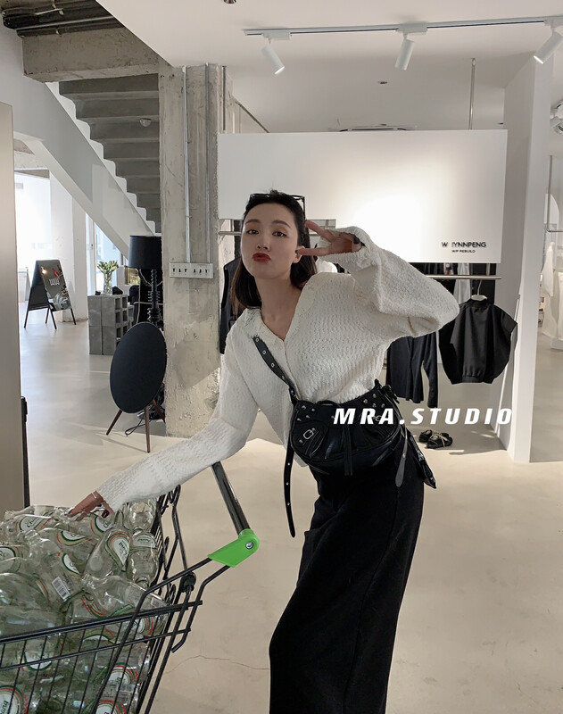 [MRA] Korean style temperament lace stitching V-neck knitted cardigan SP71-1