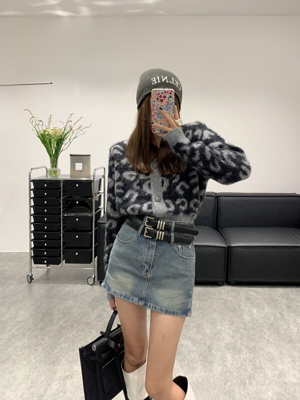New in winter!【VANESSA】Korean leopard pattern shoulder pad warm sweater 8010# OZQ