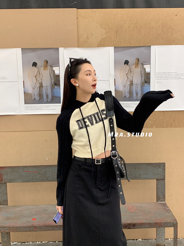 [MRA] ins style letter stitching contrast color short hooded sweater DG3581
