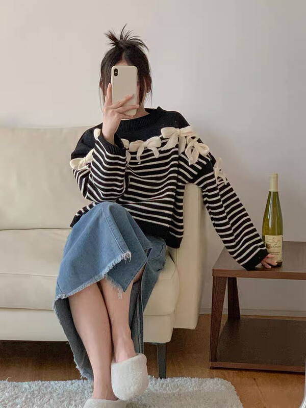 [Blue Show] Contrast color striped sweet bow decorated knitted sweater 7852# LSW