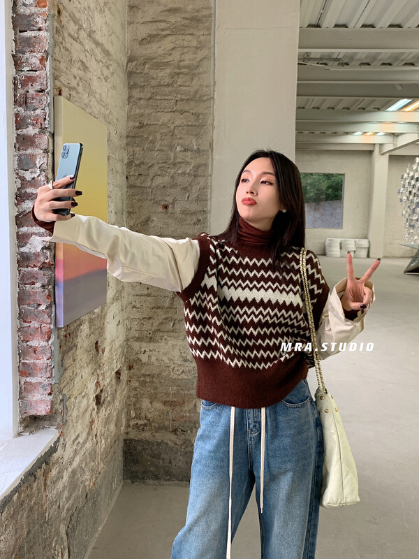 [MRA] Korean stitching wave pattern fake two-piece sweater M9027